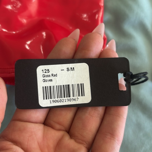 NWT Faux Leather PU Pleather Shiny Red Long Gloves - Picture 3 of 3